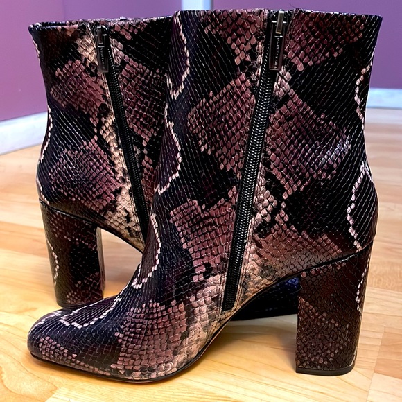 Vince Camuto Dannia Bootie - Picture 2 of 8